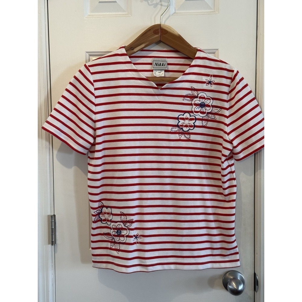 VTG Nikki W L Embroidered Floral & Red Stripes Top Holiday Casual Comfy